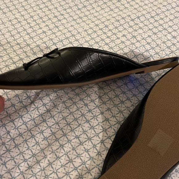 Black “alligator” print slides - Picture 7 of 8